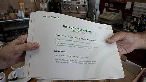 Hoja de reclamaciones en España: cuándo usarla, cómo rellenarla y qué esperar (con modelo)