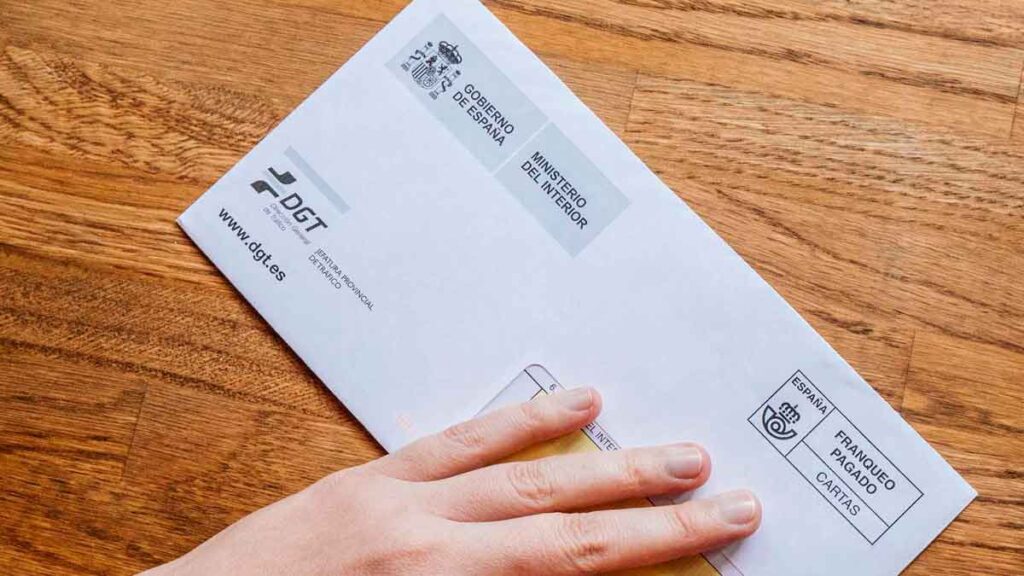 Cómo consultar tus multas online en DGT, DEV y TEU (paso a paso, con enlaces útiles) 