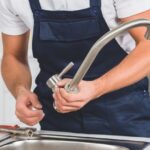 Averías en el piso alquilado: quién debe repararlas, plazos legales y qué hacer si el casero no actúa